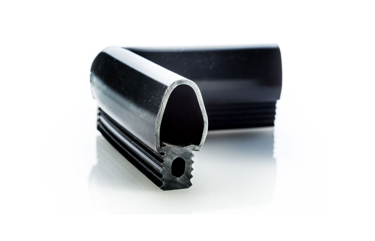 Rahmendichtungen- Aus Profilen fertigen wir Dichtrahmen in den Elastomere-Qualitäten Silikon, EPDM, NBR und FPM nach Kundenspezifikationen.